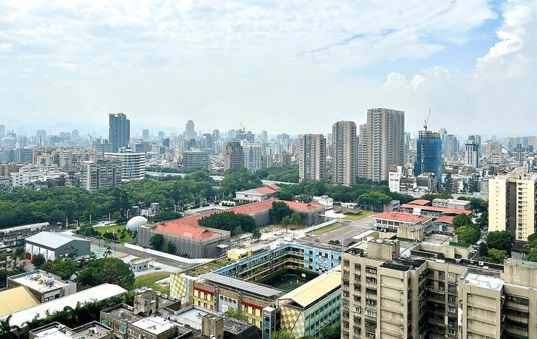 「年收300萬為何不買房?他算給你看:拚命工作是不是太天真?」