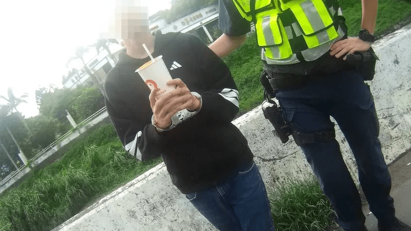 8旬老翁誤信投資社群損失百萬退休金　機警配合警方逮捕詐騙車手同夥